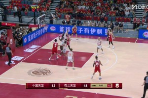 身体优势！杨瀚森内线强打顶飞对手！打板抛进还有加罚！